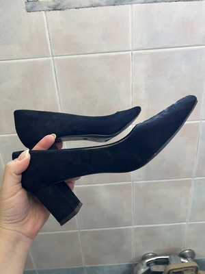 Black velvet pumps size 38 like new
