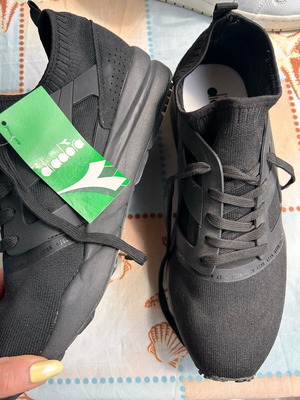 Diadora men's athletic shoes new, black, size 47