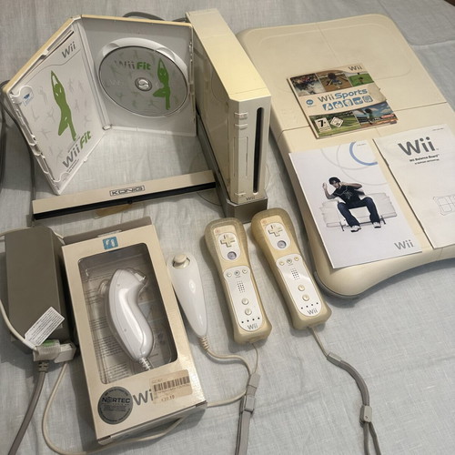 Nintendo Wii bundle with Balance Board, 2 remotes, 2 nunchuks & Wii Fit game like new