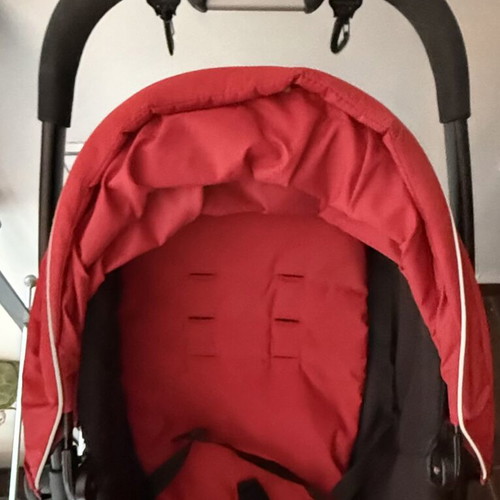 Graco stroller red like new with carrycot and car seat