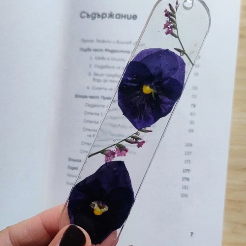 Floral bookmark handmade with pansy flowers and limoneum chino