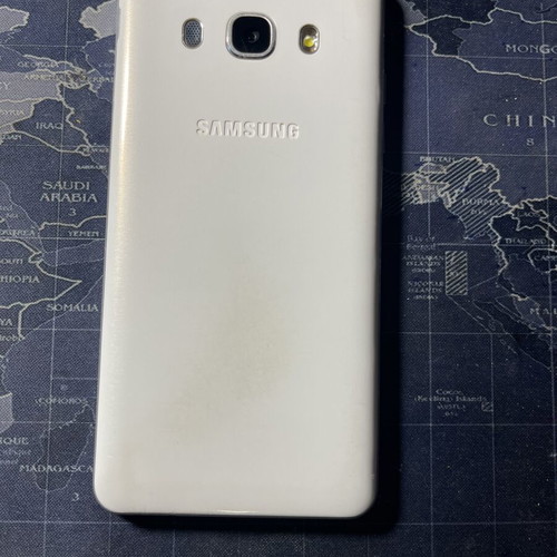 Samsung Galaxy J5 (2016) white like new, missing power button