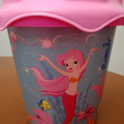 Beach Bucket with Mermaid Sieve like new