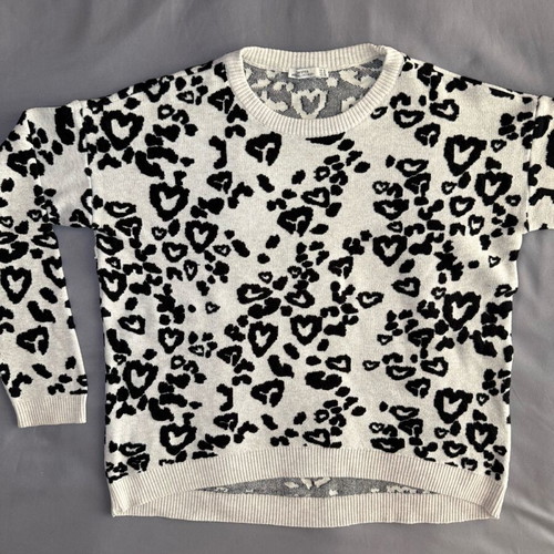 Bershka knitted sweater with embossed leopard pattern like new