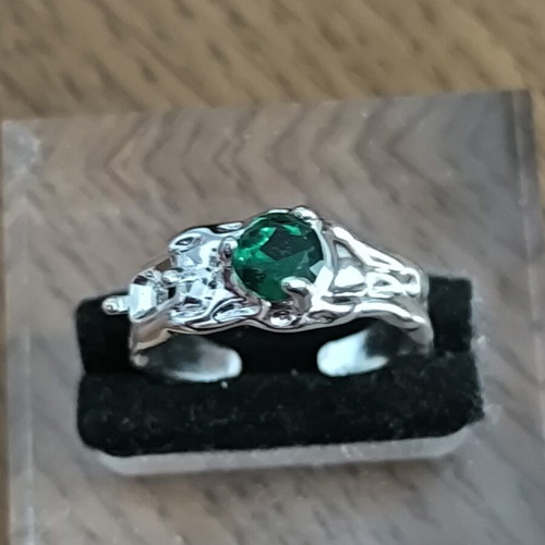 Silver ring S925 with green faceted stone