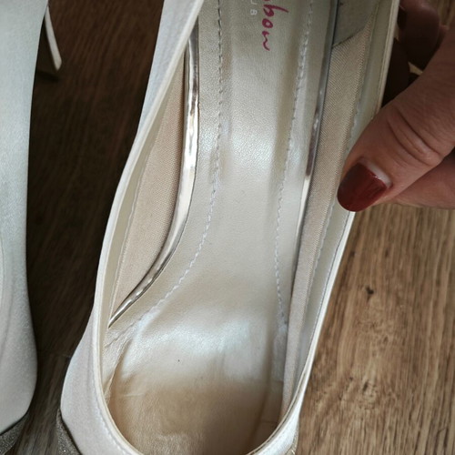 Bridal high heels like new, size 39, champagne shade with bow