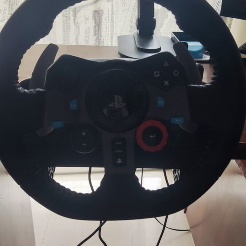 Logitech G29 racing wheel like new with all cables for PlayStation 4