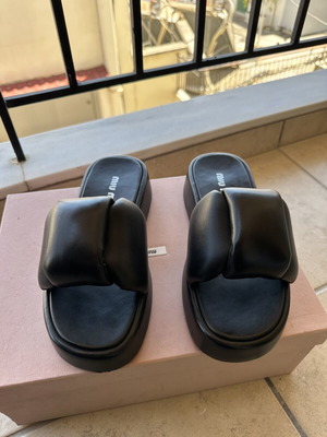Miu Miu flatform sandals size 38 like new, black