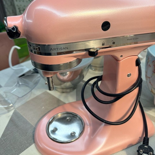 Kitchen Aid mixer like new Silk Rose