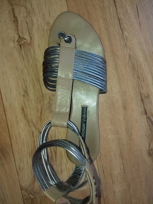 Γυναικεία σανδάλια Zara 38 μεταχειρισμένα, καφέ και μπεζ, χαμηλά