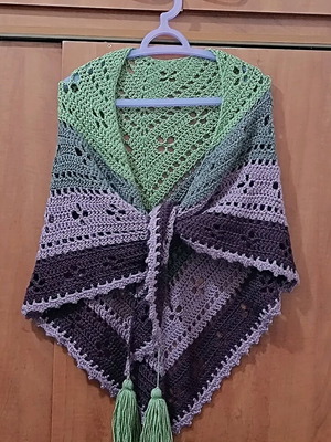 Handmade knitted ombre shawl scarf like new, green and purple