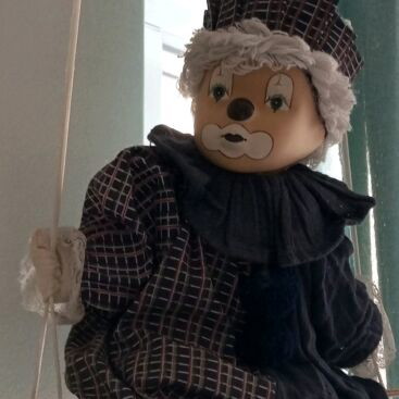 Decorative clown marionette like new, porcelain face and linen clothes