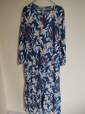 Long dress like new with spring flowers in blue and turquoise