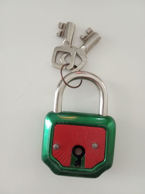 Vintage padlock with two keys, unused, 5 cm length