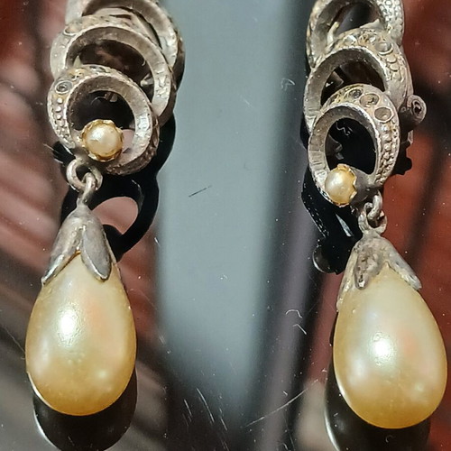 Vintage earrings with pearls used, silver color