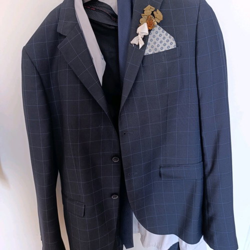 Groom Suit Italian Job blue like new, includes jacket, pants, shirt, tie