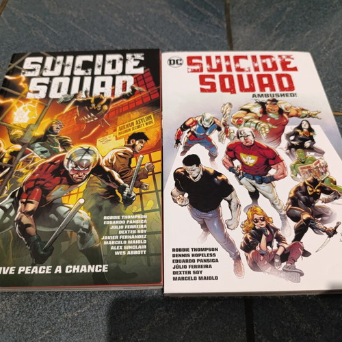 Suicide Squad DC comics set of 2 like new, English
