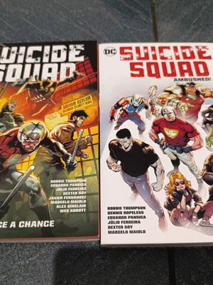 Suicide Squad DC comics set of 2 like new, English