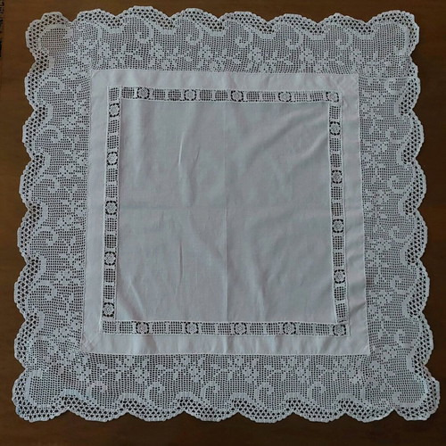 White tablecloth 75x75cm with handmade 12cm lace, linen fabric like new