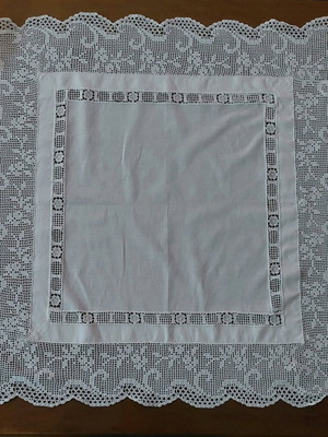 White tablecloth 75x75cm with handmade 12cm lace, linen fabric like new