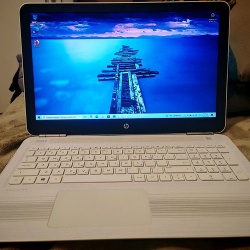 HP 15-aw006nv laptop like new, 8GB RAM, 240GB SSD, Windows 10, bag and mouse
