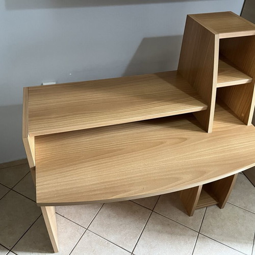 Neoset desk with chair like new, melamine wood