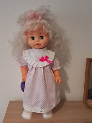 Vintage Anna doll with yo-yo in hand used