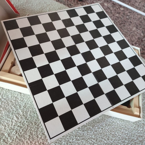 Vintage Spear's Games Chess & Checkers board game (1995)