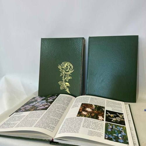 Set of 4 hardcover volumes 'Kipourikoi gia olous'