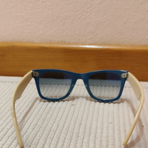 Ray-Ban Original Wayfarer RB2140 sunglasses like new, blue beige