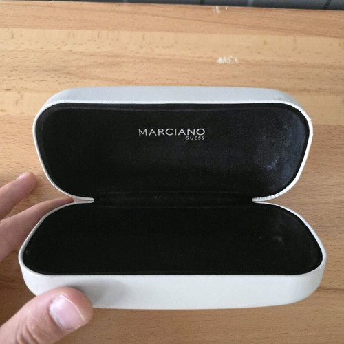 Guess Marciano hard case like new, white