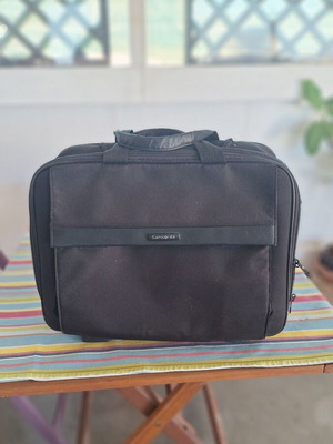 Samsonite куфар с колела използван, черен, професионален за пътуване