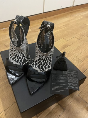 Giuseppe Zanotti Intrigo Crystal 105 sandals size 40 like new