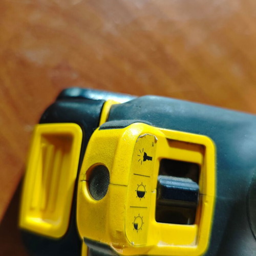 Dewalt DCD796 drill used with 4AH battery and charger