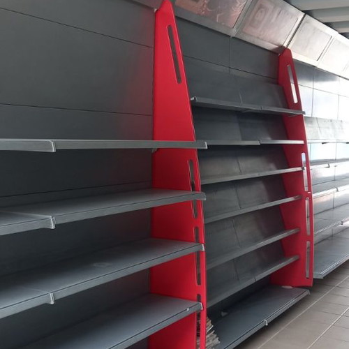 Μεταλλικά ράφια καταστήματος μεταχειρισμένα με φωτιζόμενη μετώπη και αξεσουάρ