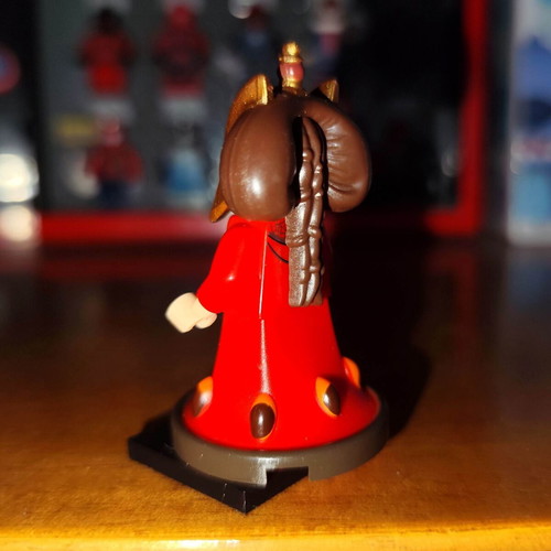 Queen Amidala figure like new with stand, Lepin