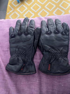 Hero gloves size M like new