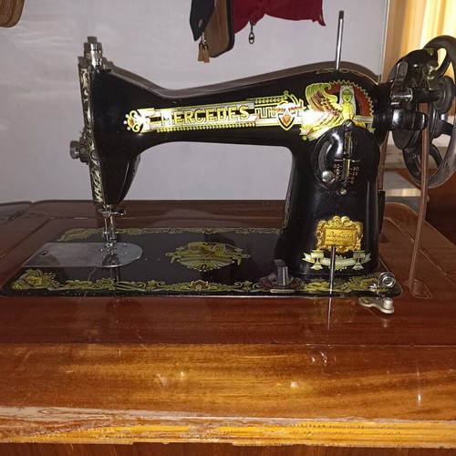 Mercedes sewing machine used, functional and in good condition
