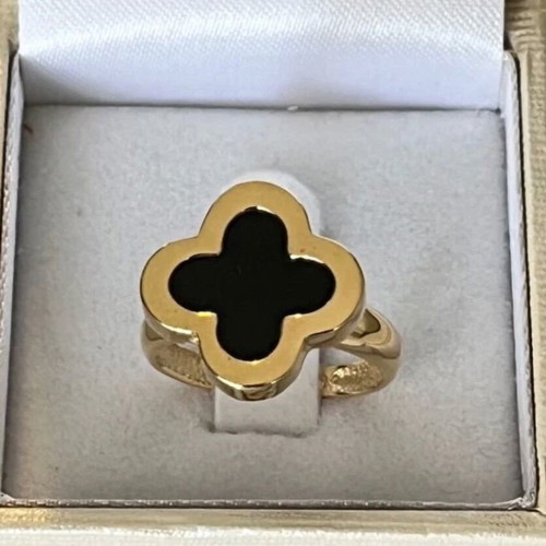 Van Cleef solid 14k yellow gold ring with onyx like new