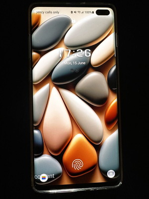 Samsung Galaxy S10+ like new with genuine battery and accessories
