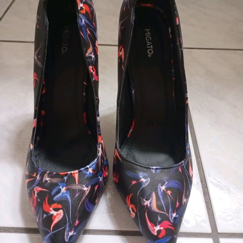 Migato pumps like new, black with blue and red patterns