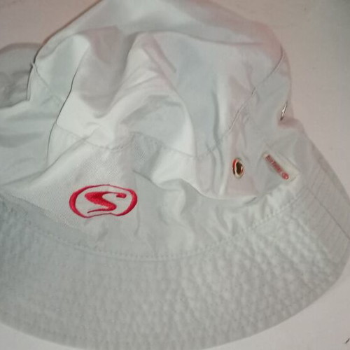 Assorted hats, pack deal