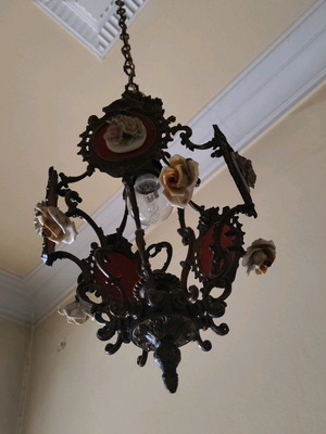 Italian vintage lamp bronze with porcelain details like new
