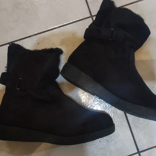 La Coquette ankle boots size 37 new with fur and velcro