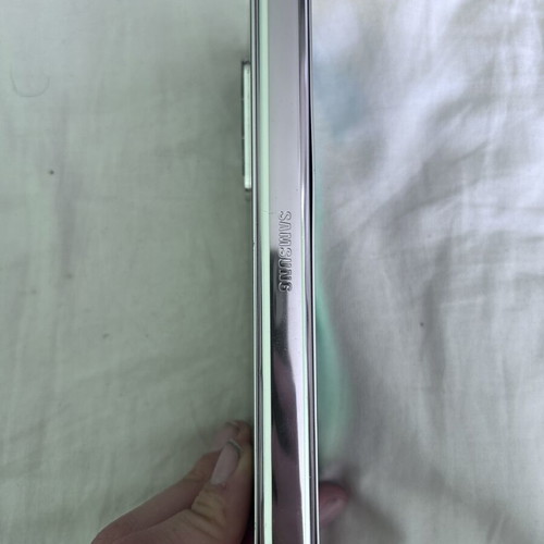 Samsung Fold 3 and Flip 3 phones used for parts
