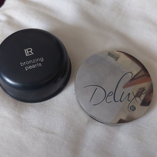 LR bronzing pearls used with deluxe powder gift