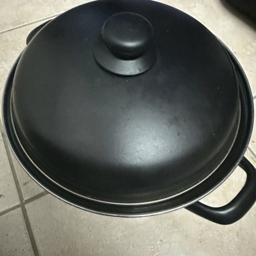 Linea Europa cookware set with pot, 2 pans and lids, new unused