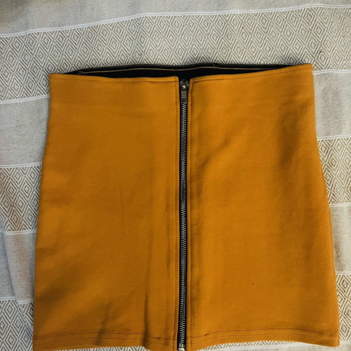 Orange skirt tight with zipper in very good condition