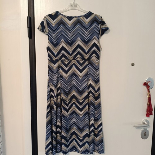 Women's midi dress with zig-zag pattern, like new