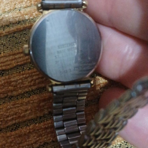 Seiko 2P20-0020 vintage quartz wristwatch used, gold and silver
